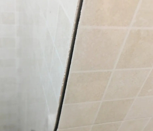孝昌瓷砖空鼓维修公司分享阳台瓷砖脱落的修复过程可以分为以下几个步骤